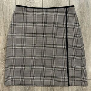 Ann Taylor Faux Wrap Plaid Black Piping Trimmed Stretch Pencil Skirt - 6P